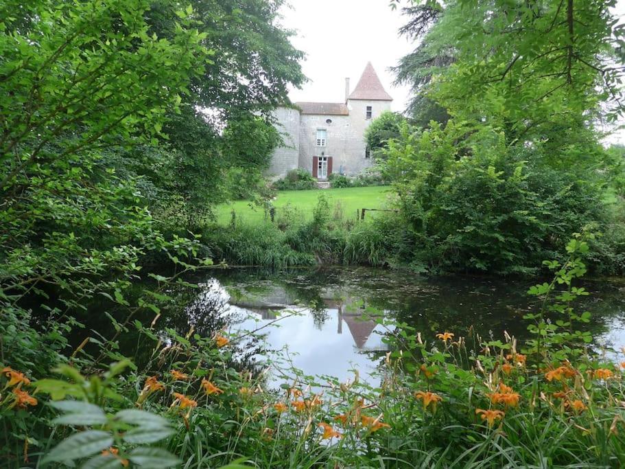 Chateau Barayre - Beautiful 12Th Century Castle With Pool And Large Garden Laussou Kültér fotó